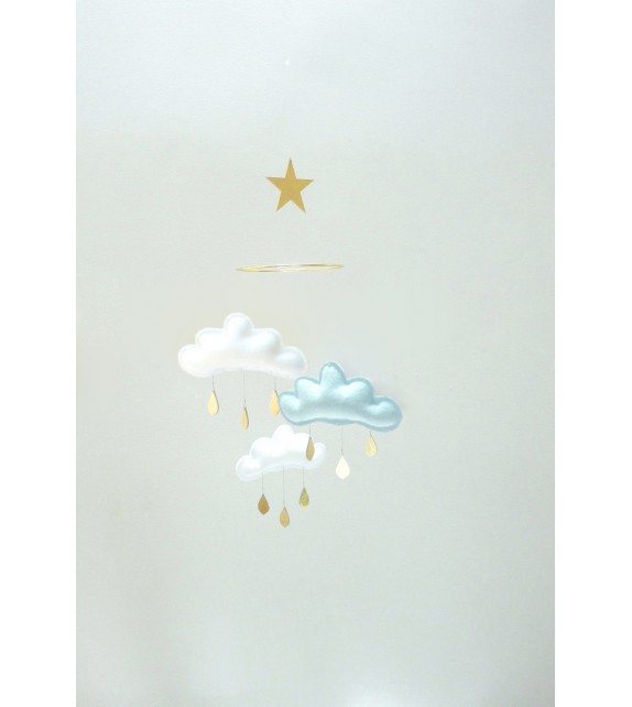 Mobile anneau avec étoile doré et nuages blancs et bleu pastel
